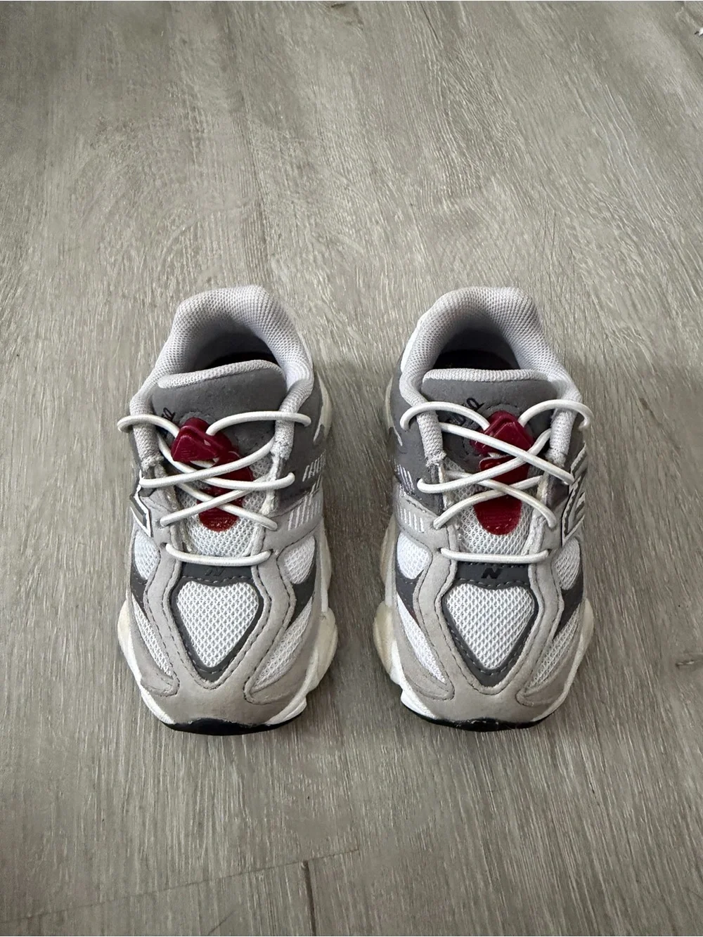 New Balance 9060 Bungee Kids White, Gray & Red Lace-Up Sneakers Sz 6 Babies